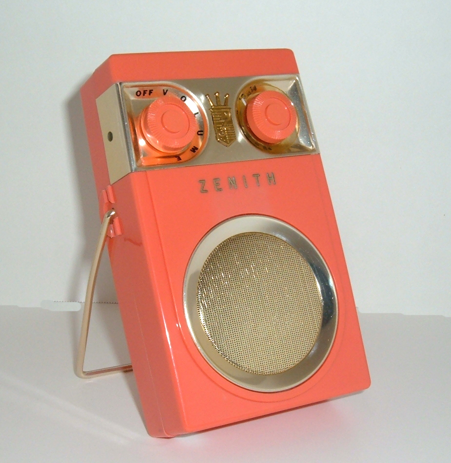 Vintage AM Transistor Radio, 1950's Zenith Royal 500, 500D Deluxe Transistor  Radio, Owl Eyes Radio, Black and Gold, 1950s, Mid Century Decor 